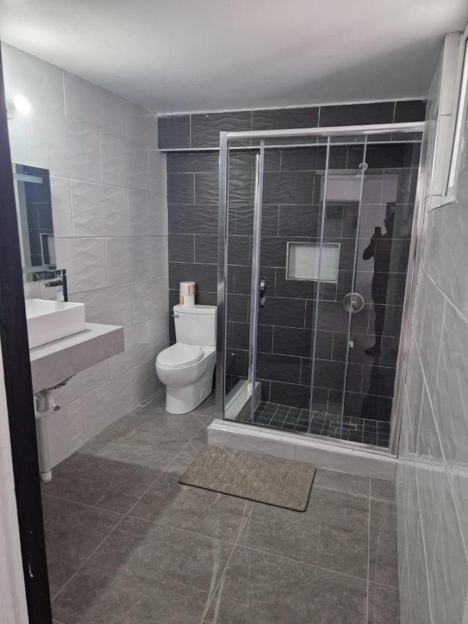 Amharic Hotel Kingston Eksteriør billede