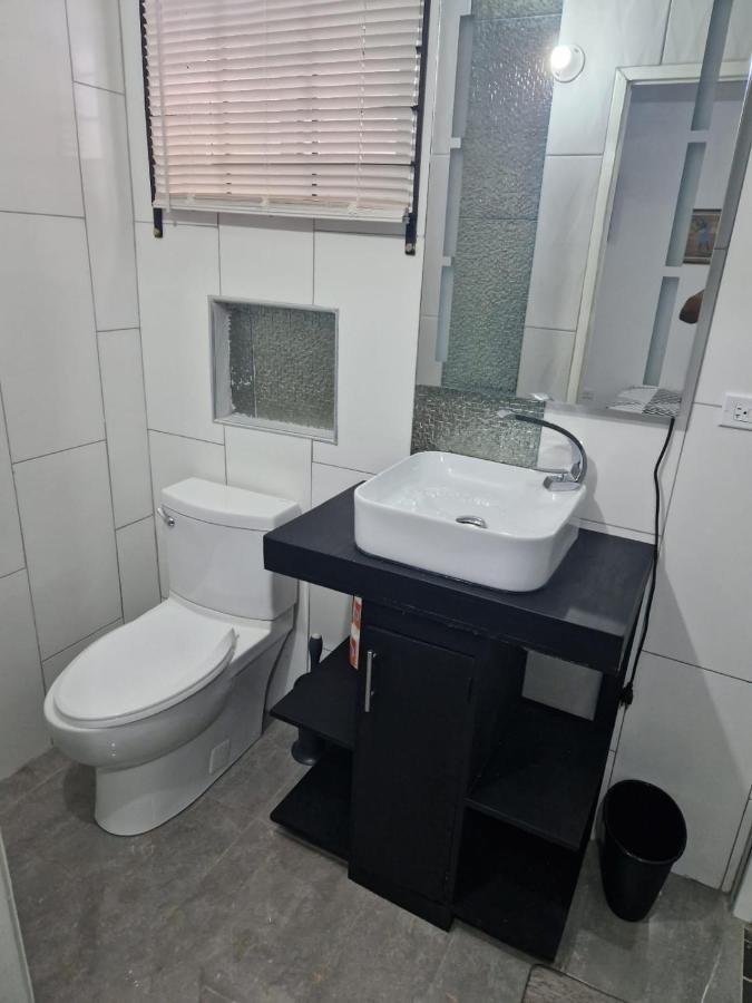 Amharic Hotel Kingston Eksteriør billede